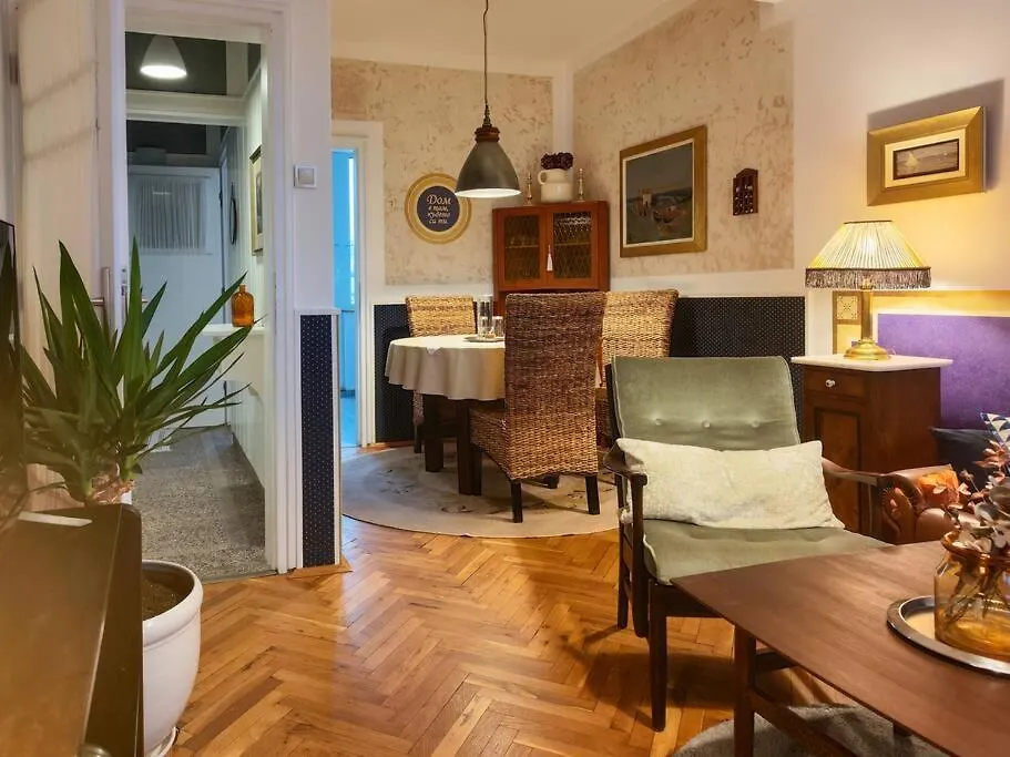 The Artist Nest ~ Retro Chic Jewel @ Top Spot Apartment Varna Bulgaria