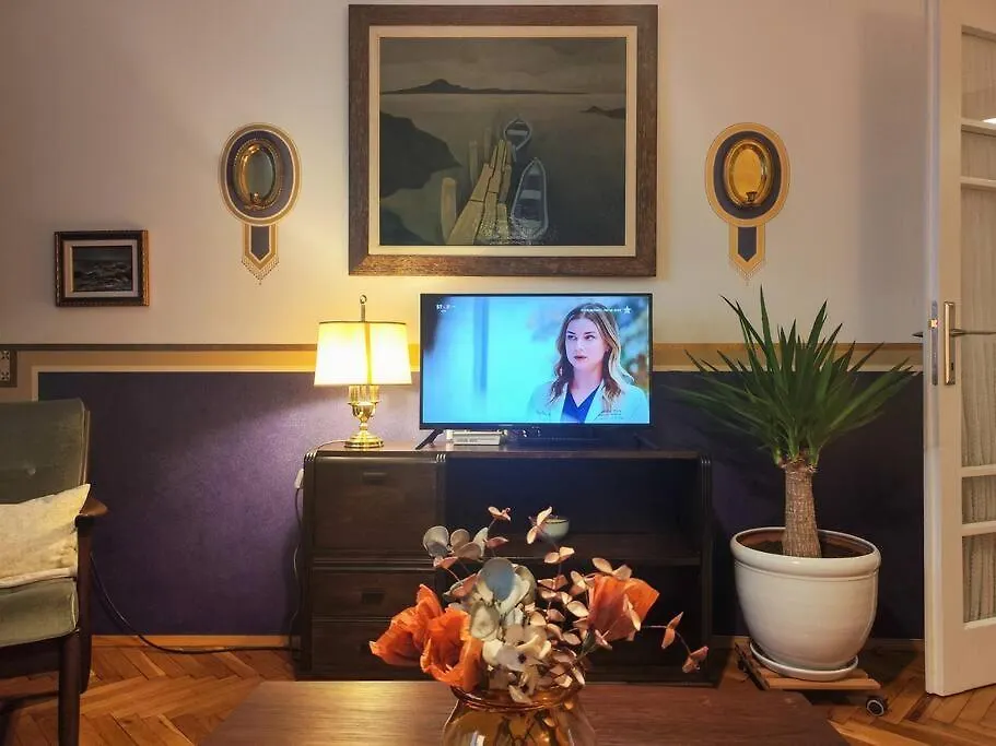 The Artist Nest ~ Retro Chic Jewel @ Top Spot Apartment Varna