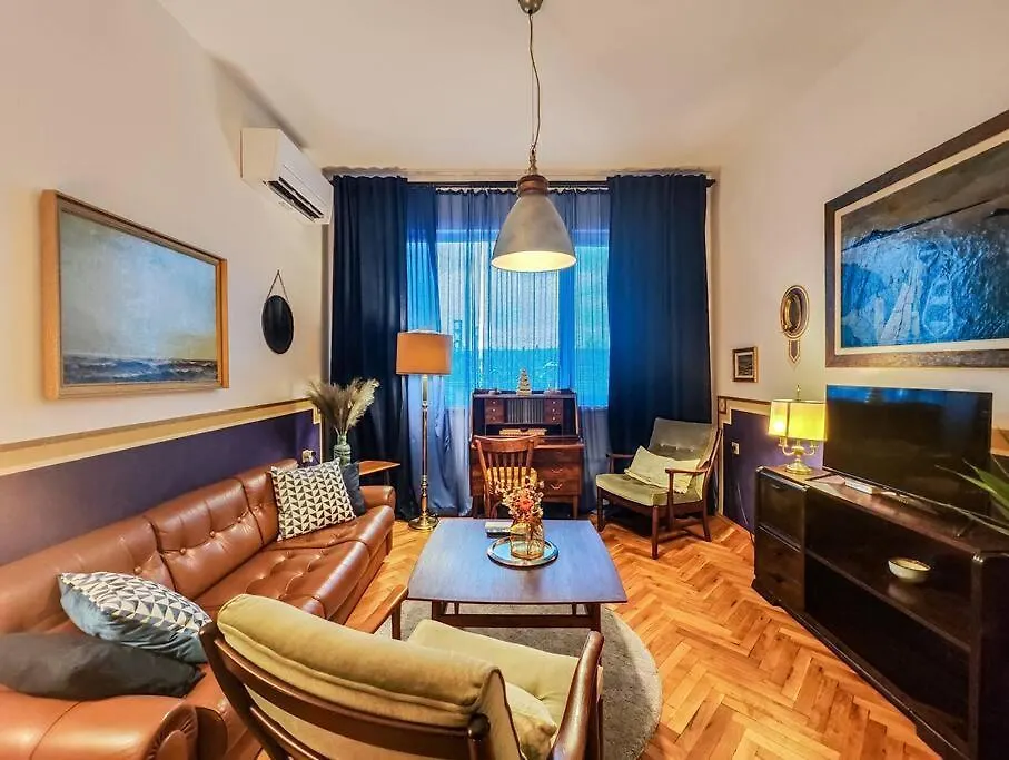 The Artist Nest ~ Retro Chic Jewel @ Top Spot Apartment Varna